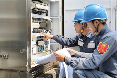 广西钦州:500kv久隆变电站1号主变GOE套管更换工作圆满完成