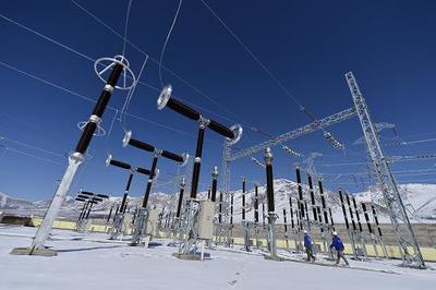 国内海拔最高铁路牵引变电所送电成功